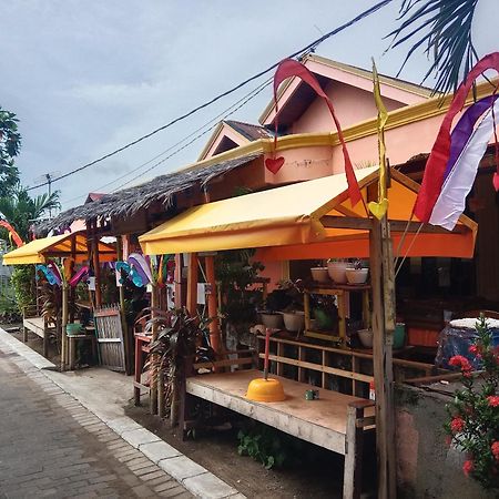 Novita Homestay Bunaken Extérieur photo