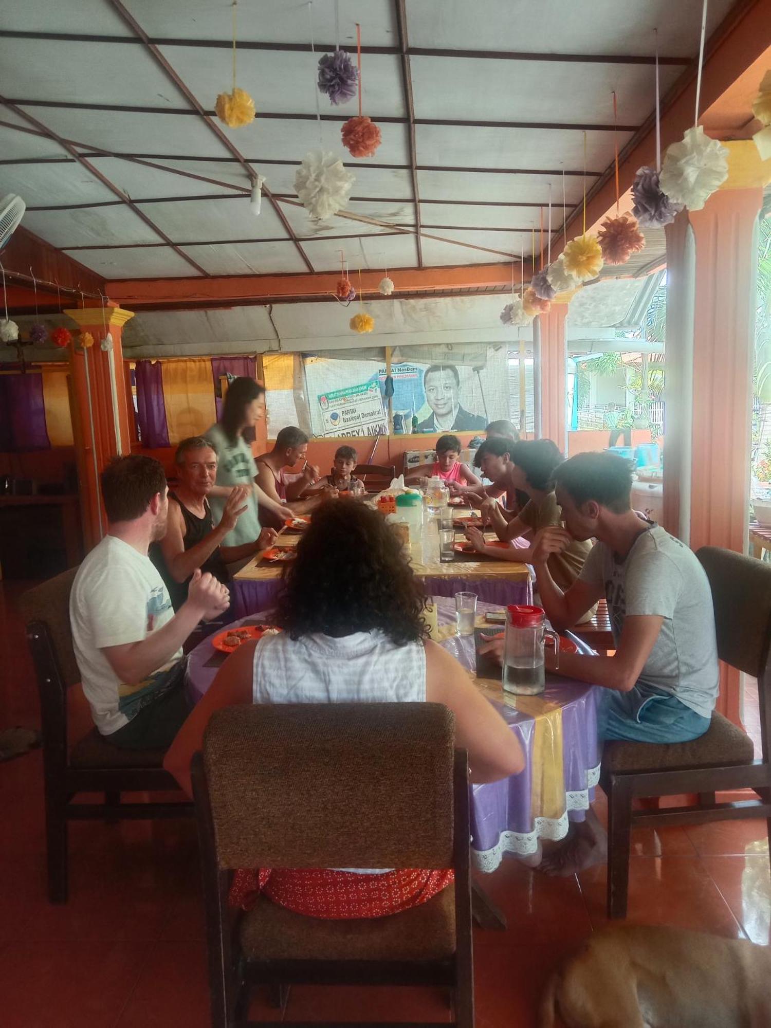 Novita Homestay Bunaken Extérieur photo