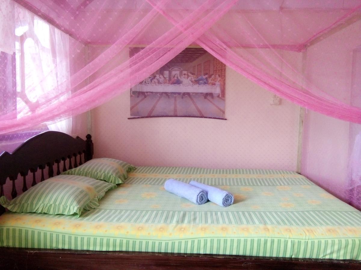 Novita Homestay Bunaken Extérieur photo